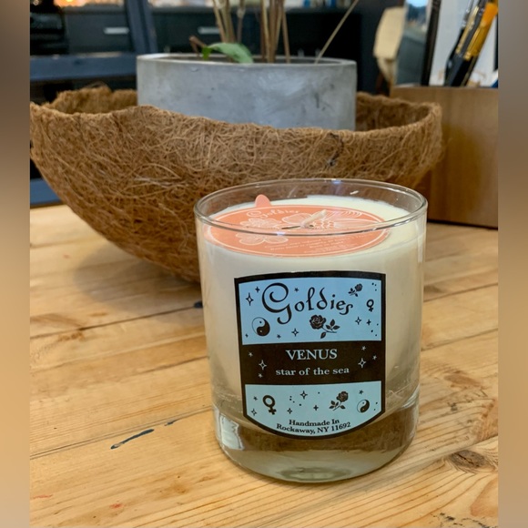 Amber & Coconut Candle 11oz. - Picture 4 of 4